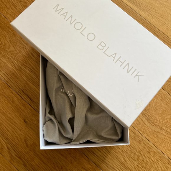 Manolo Blahnik Pearl Fabetamu Mule 38.5 - Picture 14 of 15